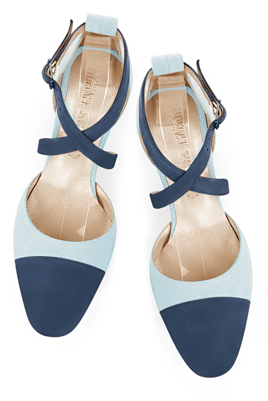 Denim blue women's open side shoes, with crossed straps. Round toe. Medium block heels. Top view - Florence KOOIJMAN